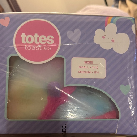Totes Toasties Kids Unicorn Slippers - Picture 2 of 3
